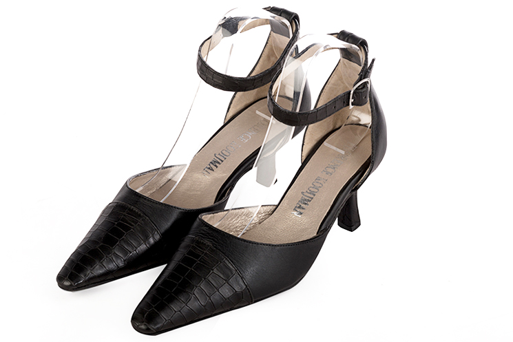 Satin black women's open side shoes, with a strap around the ankle. Tapered toe. Medium spool heels. Front view - Florence KOOIJMAN